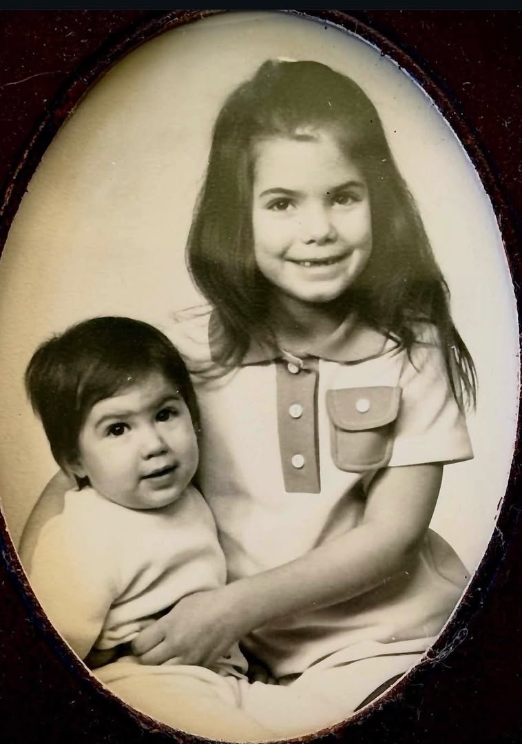 sandra8ullock2's tweet photo. love letter to my very own North Star.
This film is about sisterhood, and the filmmakers and I wanted to dedicate it to each of our sisters. For me, that meant dedicating it to my sister, Gesine. Through every chapter, and every chaotic
"idea" I had, to every "whoopsie." https://t.co/T3ETAeWl62