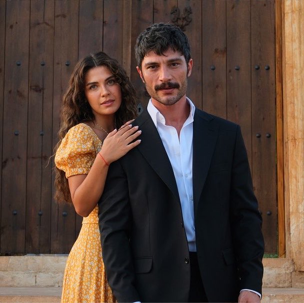 arab2turk's tweet photo. #ilhanşen #BiranDamlaYılmaz 

ايلهان شين و بيران داملا يلماز ابطال مسلسل الخليفة سيتوجهان للرياض 🇸🇦 اليوم لحضور مهرجان تنضمه مهرجان منصة ديزني بلس https://t.co/yrLYd9L19E
