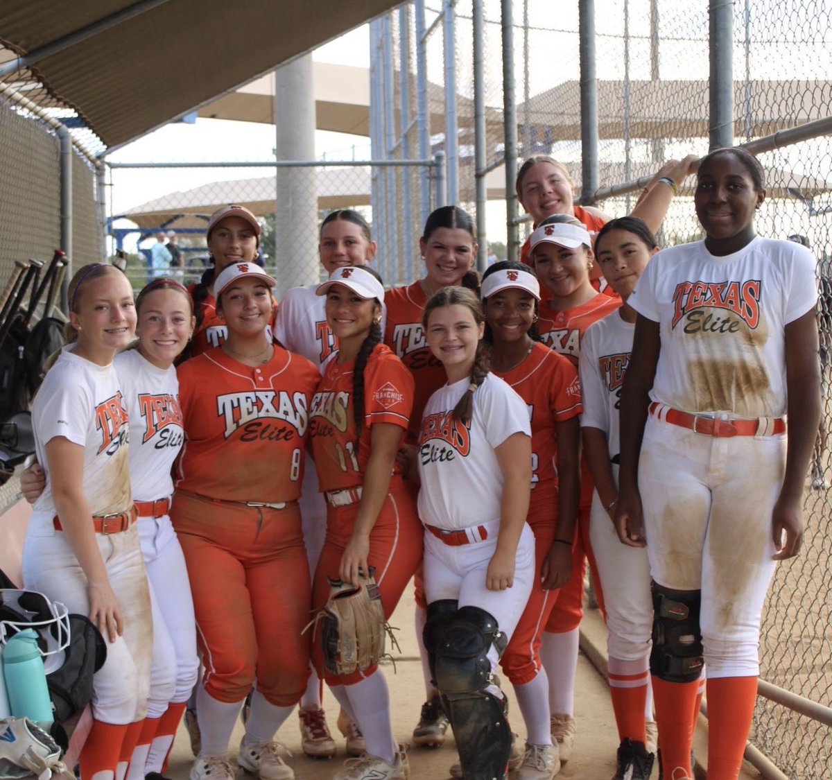 AJablonicky2029's tweet photo. Our first outing together and it already feels like family!! So proud of my team this weekend. We went 2-3 but we had so much to celebrate each game that they all felt like wins!!
#uncommitted
#2029softballrecruit
#2029catcher
#texaselitesanchez
#beelite
#dfwsoftball https://t.co/BMohNMeUfZ