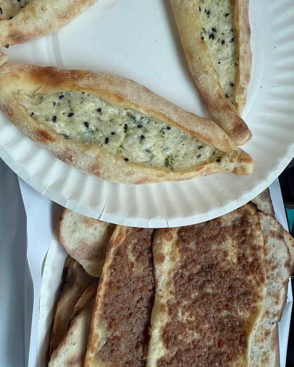 YallAmkenah's tweet photo. بوفية فارس الغامدي (فرن أبو جمعة) 🫓 | الرياض - حي الديرة 📍

خبرة أكثر من 44 سنة ويعتبر من أساطير الفطائر بالرياض 👌
⭐ تقييمه 4.4 في قوقل ماب https://t.co/2PSFq6IpmG
