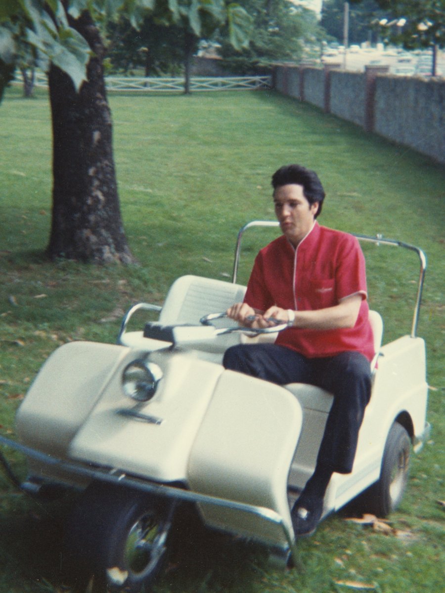 ElvisPresley's tweet photo. Rolling into the week. 🚗

#ElvisPresley #Singer #Music https://t.co/Nf0zxb0p5Z
