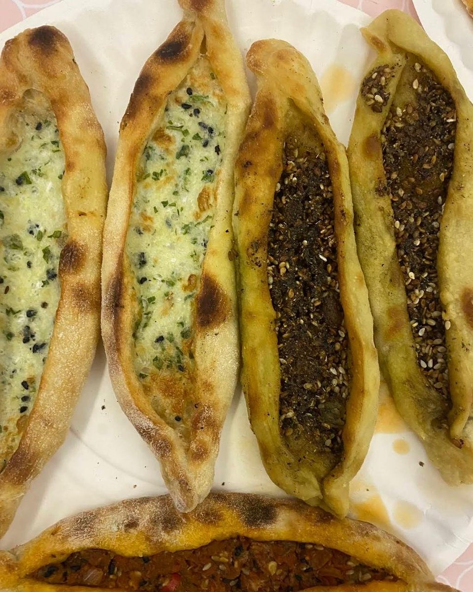 YallAmkenah's tweet photo. بوفية فارس الغامدي (فرن أبو جمعة) 🫓 | الرياض - حي الديرة 📍

خبرة أكثر من 44 سنة ويعتبر من أساطير الفطائر بالرياض 👌
⭐ تقييمه 4.4 في قوقل ماب https://t.co/2PSFq6IpmG