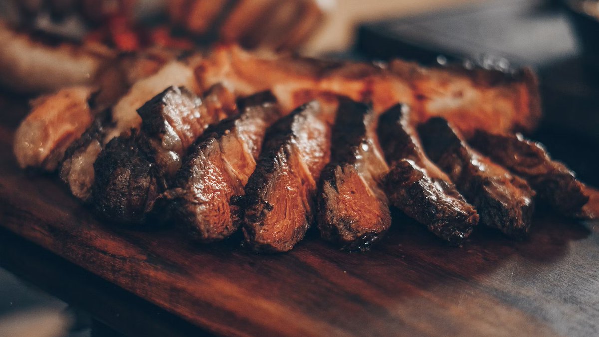 Grillax_com's tweet photo. Fans of #flatiron give a โฅ๏ธ! #grillax #steak https://t.co/Om5uM6vdQ5