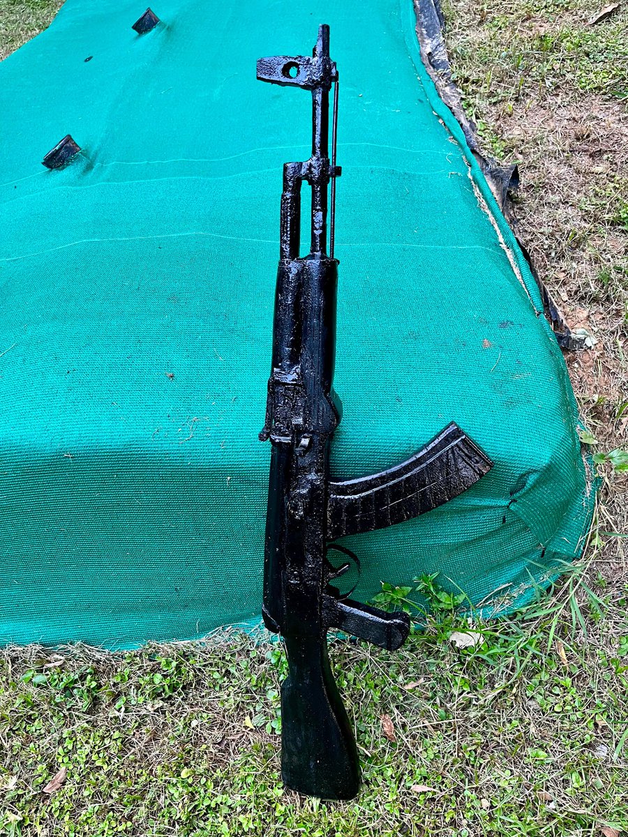 Crpf47bn's tweet photo. स्वच्छता ही सेवा अभियान–2026 के अंतर्गत 47 बटालियन केरिपुबल के द्वारा दिनांक 28/09/2026 को "कबाड़ से कला" पहल  के तहत कबाड़ सामग्री के सदुपयोग से BARREL CLEANING MACHINE तथा लकड़ी का एके-47 बनाया गया।
@crpfindia 
@SwachhBharatGov
@CentralZoneCrpf
@CRPFBIHARSECTOR https://t.co/yCz3RXkWpH