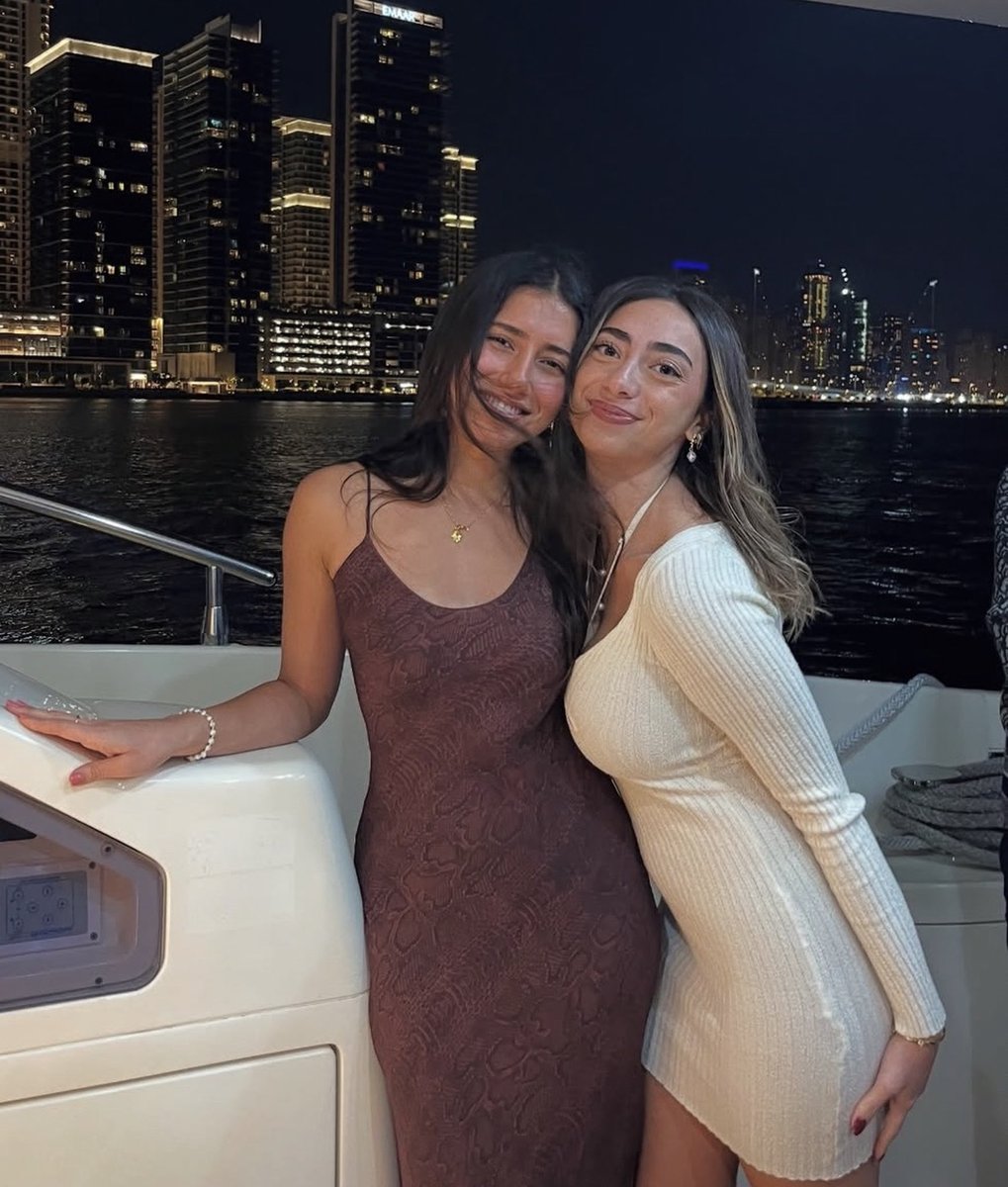 F23couple's tweet photo. Guess if she’s L or R.
DM or comment for more https://t.co/HIfhtpuzSc