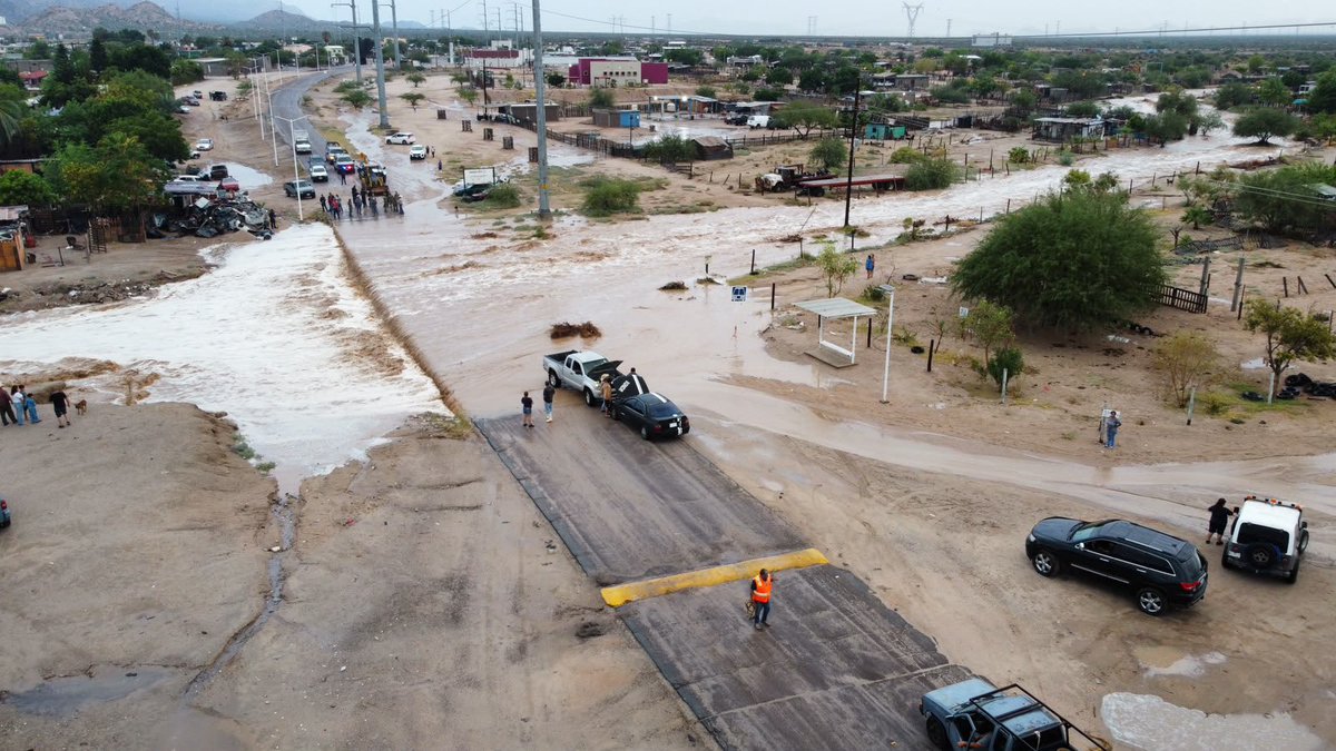 alchilelasnotic's tweet photo. #PuertoLibertadPitiquitoSonora Está mañana de lunes 28 de Septiembre el arroyo "Vado del pueblo" incrementa su caudal, debido a las fuertes precipitaciones que se registran desde la madrugada por los efectos del huracán Polo. La zona permanece en ALERTA VERDE. https://t.co/eiwur0d9up