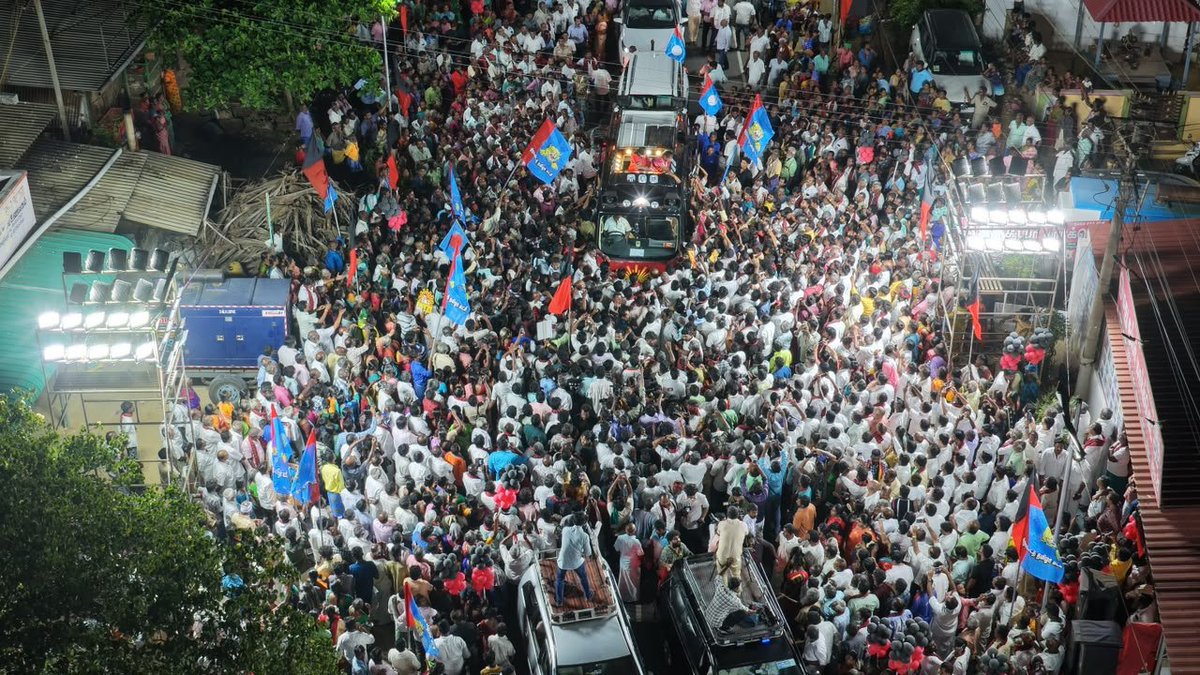 KanimozhiDMK's tweet photo. தாராபுரம் சட்டமன்ற இடைத்தேர்தலில் போட்டியிடும் கழக வேட்பாளர் திருமிகு. எஸ்.சுகன்யா அவர்களை ஆதரித்து கோவிந்தாபுரம் பகுதியில் பரப்புரையில் ஈடுபட்டேன்.

தமிழ்நாட்டின் சட்டம்-ஒழுங்கைச் சீரழித்து மக்களை அச்சத்தில் உறைய வைத்திருக்கும் அவல ஆட்சிக்கு மக்கள் தேர்தலில் படுதோல்வியைப் பரிசளிப்பார்கள். 

தாராபுரத்தில் உதயசூரியன் உதிப்பதை மக்களின் ஆர்வமான பங்கேற்பு உறுதி செய்தது.

#VoteForDMK