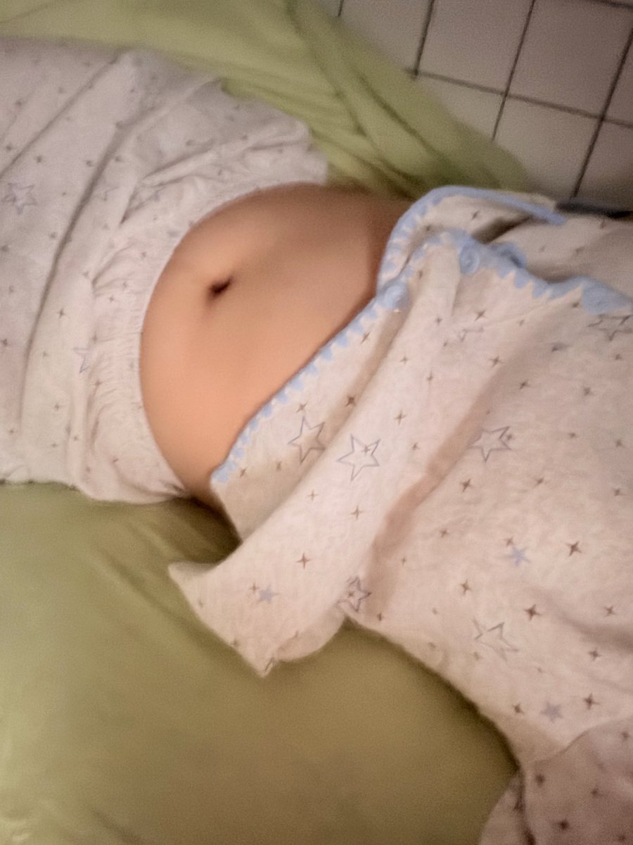 Gn10806's tweet photo. 每天我的小肚都好像着凉了一样 然后我就肚子特别胀然后我就不饿 然后我就不吃 然后突然不胀了我就特别饿 然后我就吃成肥猪了 有没有人能带我减脂健身我求你们了。。 https://t.co/dYdyRRCAwP