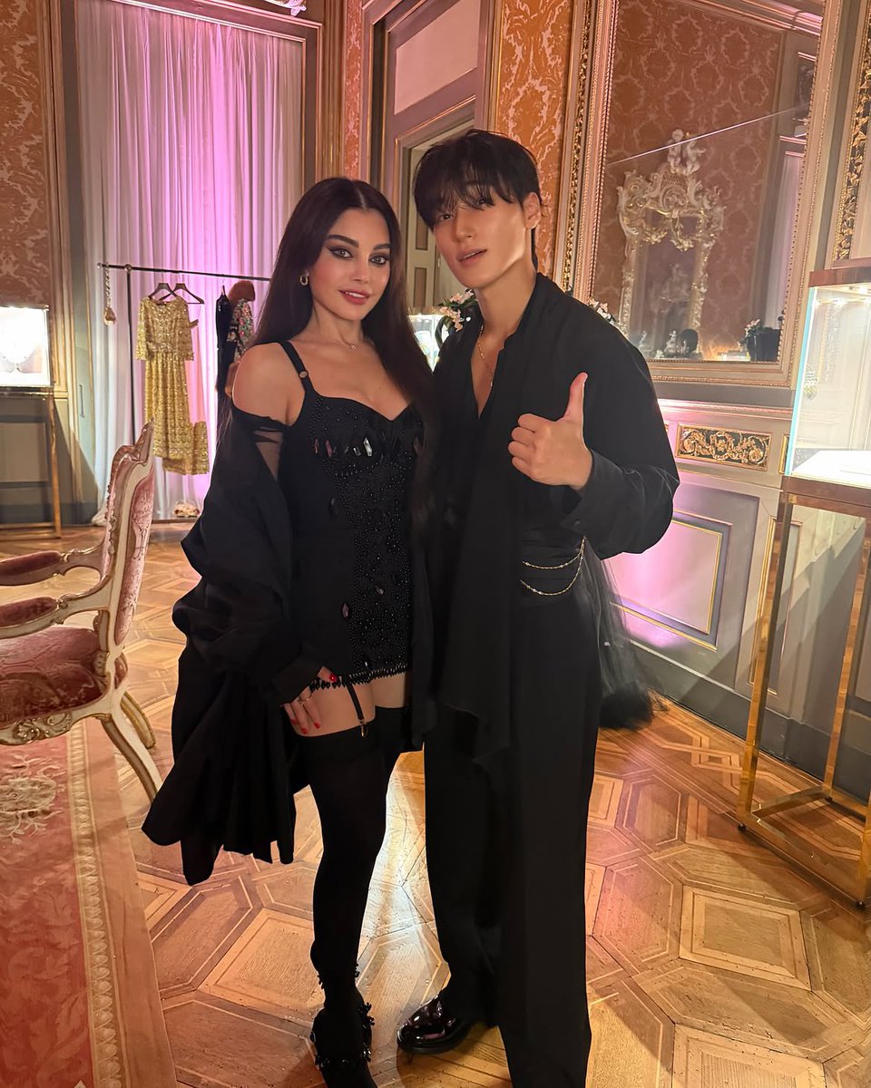 Haifaholics's tweet photo. Diva Haifa &amp; San 🥰🖤📸
.
@HaifaWehbe #choi3an 
#هيفاء_وهبي #ateez https://t.co/YrQ3wSyImp