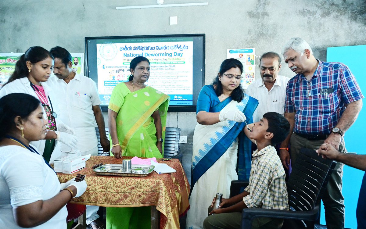 CollectorWg's tweet photo. విద్యార్థులకు నులిపురుగుల నివారణ మాత్రల పంపిణీ
భీమవరంలో జాతీయ నులిపురుగుల నిర్మూలన దినోత్సవ కార్యక్రమం
#NationalDewormingDay #DewormingDay #Deworming #DewormingTablets #StudentHealth https://t.co/RKgpHtsUlb