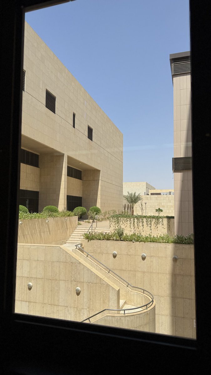 Prof_Aljoud's tweet photo. ايش يعني رايحة أنقل ملف ماما للديرة
موقف خلاني أبكي الى الان https://t.co/FRohviE2Ii