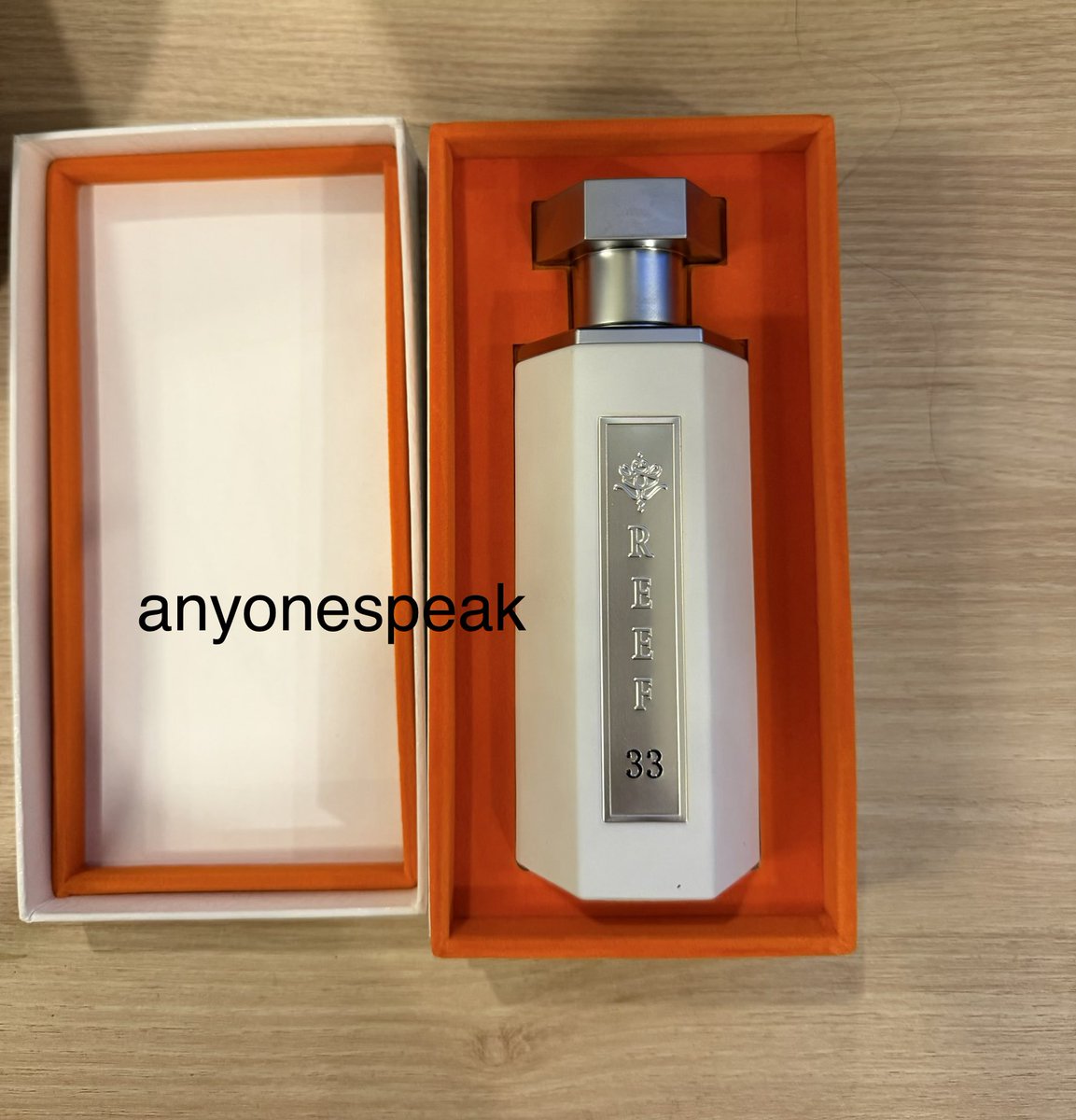 anyonespeak's tweet photo. WTS  PARFUM REEF 33 WHITE 100ML  🇸🇦

100% ORI - Fullbox

Notes: Berries (Raspberry/Mulberry) - Saffron - Oud
Vibe: Awal fruity manis seger, drydown oud halus mewah, clean &amp; elegant🤍

Price: 1 jt  (beli 1,4jt)
Kondisi: Like new 99% cuma cek spray

DM if interested 🙏 #zonauang https://t.co/dCKROL1RUs