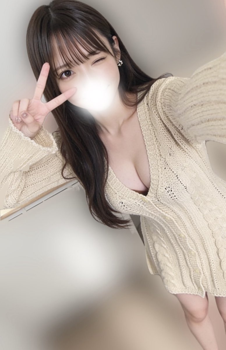mio_daodaon's tweet photo. 最近つくづく思う。

同年代の人と話すより
少し年上の人と話す方が
落ち着くこと多いかもしれない🤔

別に年齢を気にしてるわけじゃないんだけど、
ゆっくり話してくれる人が好き。

テンション高すぎる人の前だと
人見知り発動します😂
大学の男の人大体こんなん笑

落ち着いて話せる人っていいよね☕️

でも女子大生ってやっぱりお子様なのかな🥹
ちゃんと一人の女性として見てくれますか??