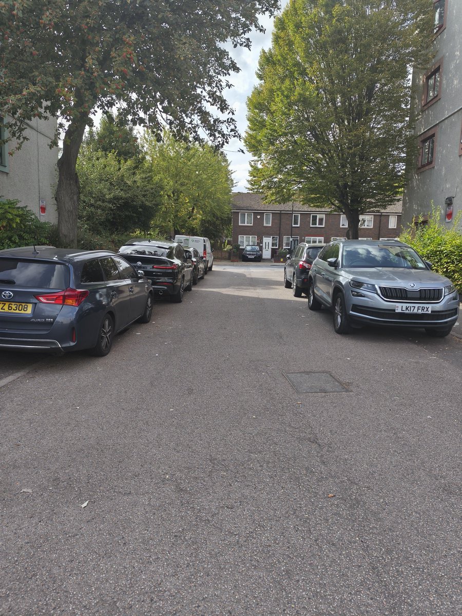 BICWO2014's tweet photo. 🚨 Signage has been sprayed, and access continues to remain blocked. @HarcaPoplar

@LETTA_Trust are you concerned about your students as much as we are as residents?

Photo taken today. https://t.co/JhwxLPvjgQ