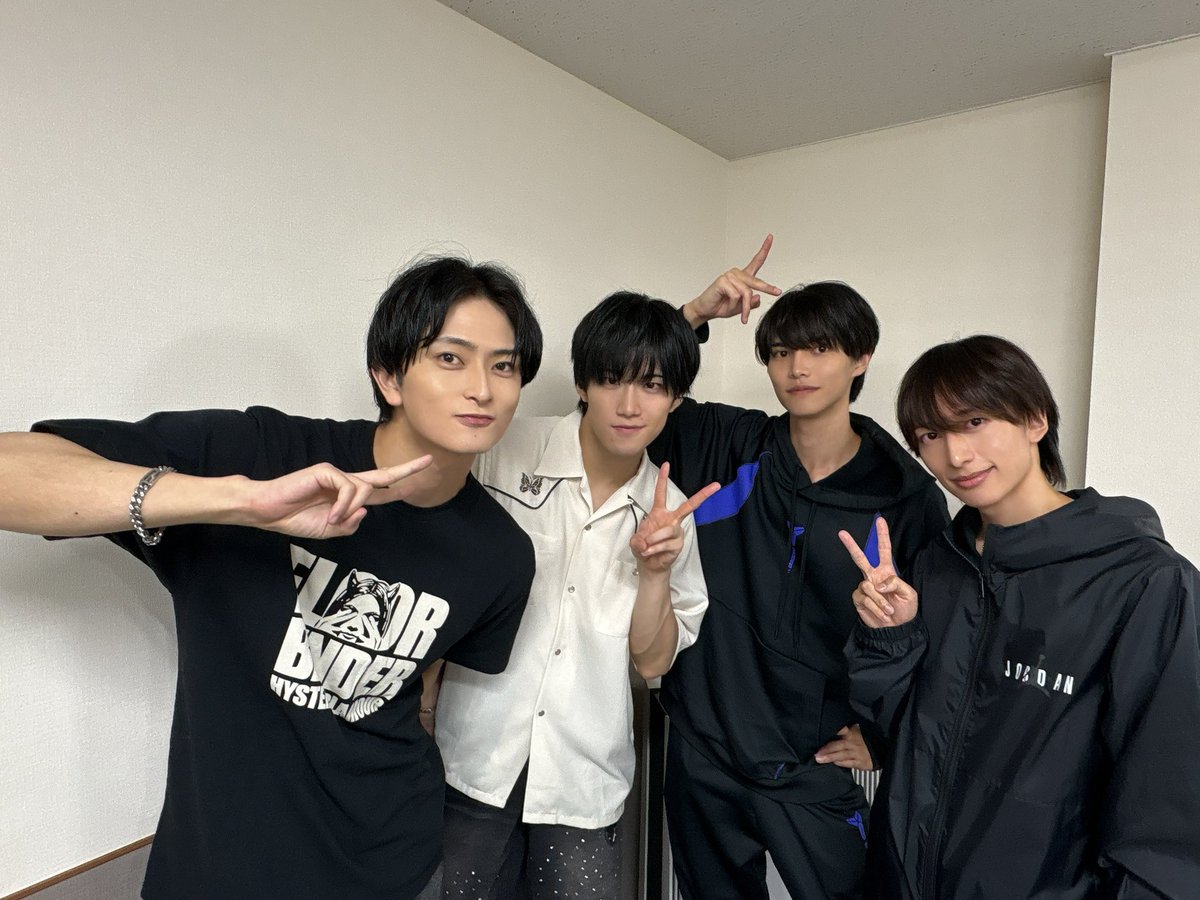Leon_Kirita's tweet photo. 赤羽ReNYでのライブ有難うございました！！
舞台終わりの翌日なのにたくさんの人が来てくれて嬉しかったよー！
ダンスも歌も思いっきり発散してやり切って楽しかったー！！！
ノクタ5人集合🌙
仲間たちとも🎾
#NOCTARISM https://t.co/VJOUWhNyZv