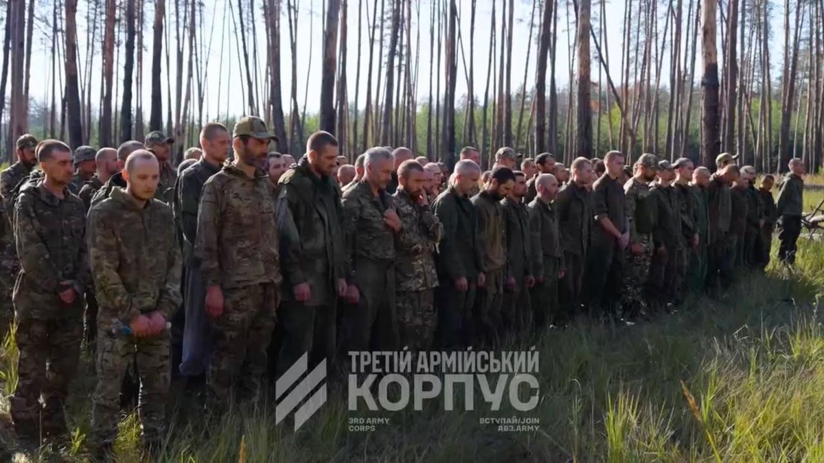 Rafis_Kashapov's tweet photo. Правительство независимого Татарстана в изгнании призывает всех российских военнослужащих, находящихся на линии фронта между Украиной и Россией, сдаться ВСУ; это спасет ваши жизни и ознаменует окончание войны. 
https://t.co/CqIL4NDVkA https://t.co/yhOGoM1tBZ