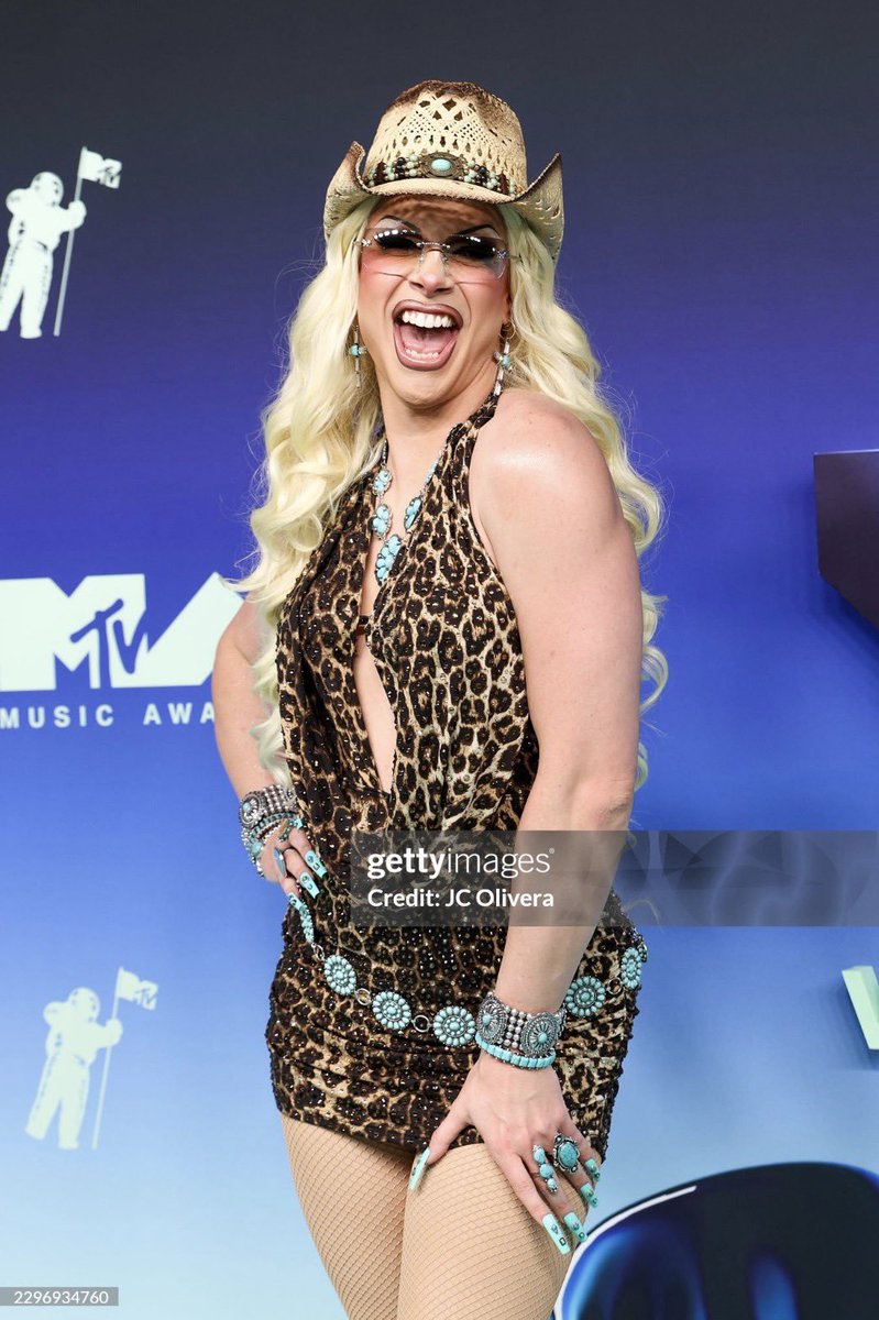 DragRace131's tweet photo. Darlene Mitchell looks incredible for the 2026 MTV Video Music Awards (VMAs) in Los Angeles, California. #dragrace https://t.co/86AtD5kLYc