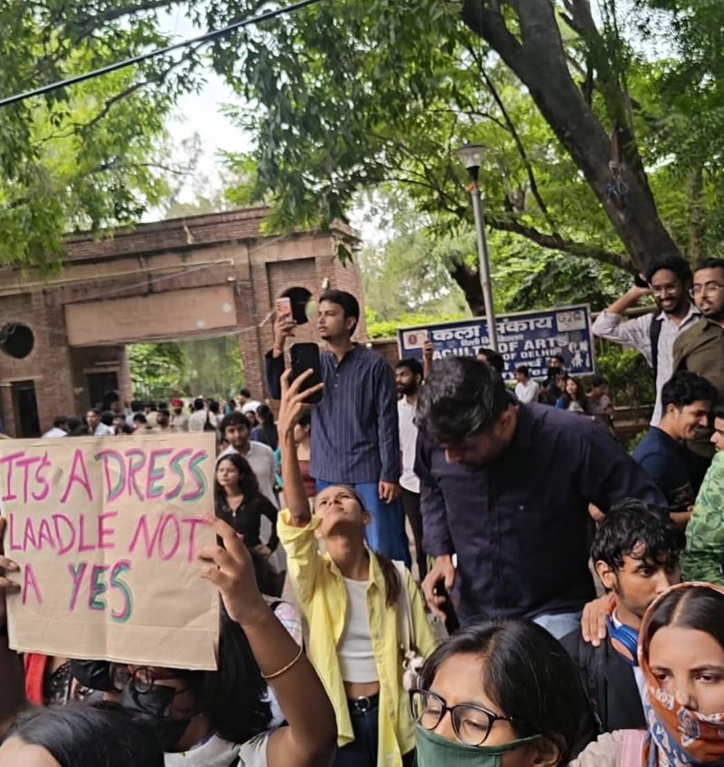aphrodite__20's tweet photo. The scenes at Arts faculty and the whole north campus today was surreal !!! https://t.co/8DKyC95Vya