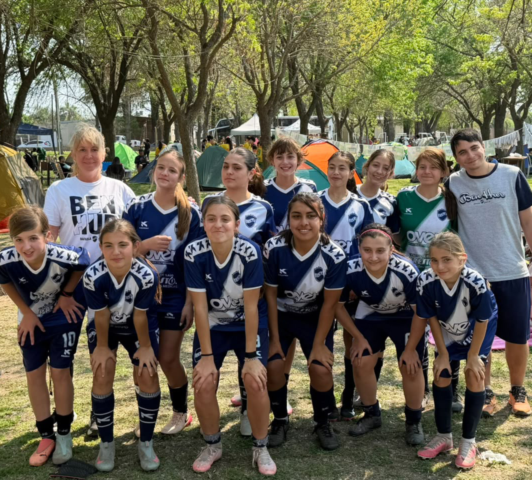 clubbenhur's tweet photo. ⚽️ #Femenino. Este fin de semana, el equipo Sub16 de #BenHur participó del torneo organizado por el club Central San Carlos. Las #Lobitas lograron avanzar hasta las semifinales de Copa de Plata.
#VamosBenHur 🔵⚪🔵 https://t.co/D3zrYd4BpU