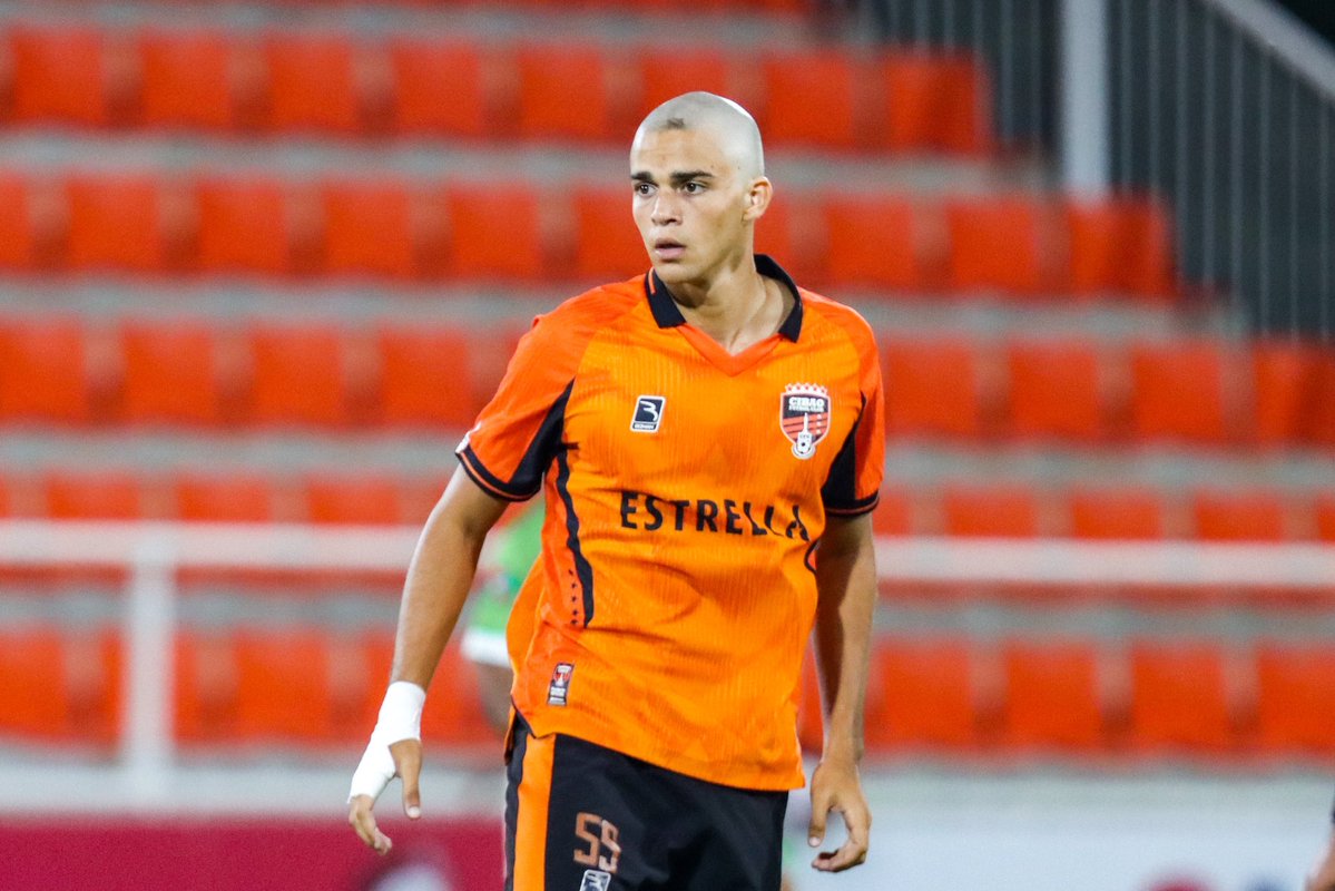 CibaoFC's tweet photo. Un sueño. Un momento. Una historia que comienza. 🧡⚽

Diego Reyes hizo su debut profesional el día de ayer en el partido 🆚 Jarabacoa FC. 🔥

Todo el sacrificio valió la pena. Y esto… apenas comienza. 🤩✈️

¡A seguir haciendo historia, Diego! 🧡 https://t.co/eBlMq4jHIE