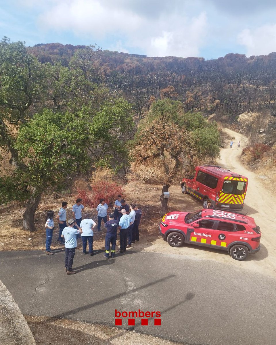 bomberscat's tweet photo. Aquest matí, amb personal Tècnic Operador de Control #TEOC de la #REGirona, hem fet una jornada de formació obligatòria. Hem treballat la simultaneïtat d'actuacions per millorar-ne la resposta i hem valorat la #campanyaforestal26. https://t.co/ShDrOVDsxI