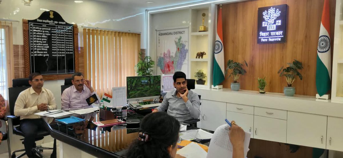 DM_Kishanganj's tweet photo. किशनगंज: आज दिनांक 28 सितंबर 2026 को श्री नवीन कुमार, जिला पदाधिकारी, किशनगंज की अध्यक्षता में सभी बाल विकास परियोजना पदाधिकारी, सभी अंचलाधिकारी, भवन निर्माण विभाग (BCD) के पदाधिकारियों के साथ  ICDS से सम्बंधित आंगनवाडी केन्द्रों के आधारभुत संरचना एवं अन्य कार्यों की प्रगति की समीक्षा बैठक आयोजित की गई।

समीक्षा के क्रम में जिला पदाधिकारी महोदय द्वारा समेकित बाल विकास सेवाएं (ICDS) अंतर्गत आंगनवाडी केन्द्रों में आधारभुत संरचना यथा भवन निर्माण, भूमि चयन, शौचालय निर्माण, पेयजल एवं विद्धुत कनेक्शन एवं प्रधानमंत्री मातृ वंदना योजना, मुख्यमंत्री कन्या उत्थान योजना एवं पोषण ट्रैकर एप्लीकेशन में दर्ज सभी संकेतकों का विस्तृत समीक्षा की गई।

 भूमिहीन आंगनवाड़ी केंद्र, आंगनवाड़ी केंद्रों में शौचालय सुविधा, पेयजल सुविधा एवं विद्युत कनेक्शन से संबंधित समीक्षा के क्रम में जिला पदाधिकारी महोदय  द्वारा निर्देशित किया गया कि ICDS अंतर्गत अपना भवन जो जर्जर हो चूका है, उसकी सूची सभी बाल विकास परियोजना पदाधिकारी उपलब्ध कराना सुनिश्चित करेंगे ताकि उक्त जर्जर भवन में अग्रतर कार्यवाही की जा सके। 

आँगनवाड़ी केंद्र में चल  रहे सभी तरह के निर्माणाधीन एवं मरम्मती यथा शौचालय निर्माण, पेयजल मरम्मती एवं नया कनेक्शन, विद्युत कनेक्शन इत्यादि हेतु सभी संबंधित विभाग के पदाधिकारी को एक सप्ताह के अन्दर पूर्ण करने का निदेश दिया है साथ ही 26 जनवरी से पूर्व भवन निर्माण कार्य पूर्ण कराने का भी निदेशित किया गया। 

जिला पदाधिकारी महोदय द्वारा प्रधानमंत्री मातृ वंदना योजना, मुख्यमंत्री कन्या उत्थान योजना की भी समीक्षा की गई जिसमे संतोषजनक प्रगति नहीं होने पर खेद व्यक किया गया एवं सभी बाल विकास परियोजना पदाधिकारी को एक सप्ताह के अंदर आवेदन पंजीकरण एवं अप्रूवल में शत प्रतिशत प्रगति लाने का निर्देश दिया गया। 

किशनगंज, बहादुरगंज, ठाकुरगंज एवं टेढ़ागाछ परियोजना में उक्त दोनों योजनाओ में निचले स्थान पर रहने के कारण कार्य में प्रगति लाने हेतु सख्त निदेश दिया गया।

जिला पदाधिकारी महोदय द्वारा जिला में कुल 274 आंगनवाडी केन्द्रों को सक्षम आंगनवाडी केन्द्रों में उत्क्रमित कर रहे केन्द्रों के प्रगति का समीक्षा किया गया एवं इस माह में कार्य पूर्ण कराने हेतु निदेशित किया गया।

जिला पदाधिकारी महोदय द्वारा पोषण ट्रैकर एप्लिकेशन में दर्ज सभी आंकड़ों यथा HCM, THR वितरण, गृह भ्रमण, लाभार्थियों का FRS, आंगनवाड़ी केंद्र OPENING एवं बच्चों का वृद्धि निगरानी (SAM, MAM, Underweight, Stunted)  की समीक्षा की गई। 

जिला पदाधिकारी महोदय द्वारा पूर्व के समीक्षात्मक बैठक में बच्चों के वृद्धि निगरानी हेतु महिला पर्यवेक्षिका के माध्यम से शत प्रतिशत वृद्धि निगरानी में सुधार करने का निर्देश दिया गया था परन्तु अभी तक शत प्रतिशत बच्चों का वृद्धि निगरानी कर सुधार नहीं किया गया है, जिसमे खेद व्यक्त किया गया। पोषण ट्रैकर में दर्ज सभी लाभार्थियों का ABHA ID निर्माण एवं 3-6 वर्ष के सभी बच्चों का आधार पंजीकरण करवाते हुए APPAR ID निर्माण महिला पर्यवेक्षिका के माध्यम से एक सप्ताह में शत प्रतिशत कराने का निर्देश दिया गया। 

जिला पदाधिकारी महोदय के द्वारा जिला में चयनित अतिकुपोषित बच्चों के पोषण पुनर्वास केंद्र (NRC) में रेफ़र/ भर्ती करवाने हेतु सभी बाल विकास परियोजना पदाधिकारी को निदेशित किया गया। 

विगत माह आई.सी.डी.एस. से सिर्फ 16  बच्चों को ही NRC रेफ़र को लेकर जिला पदाधिकारी  महोदय द्वारा खेद व्यक्त किया गया साथ ही संबंधित पदाधिकारी को इसमें प्रगति लाने हेतु आवश्यक दिशा निर्देश दिए गए ।

इस अवसर पर उप विकास आयुक्त, अपर समाहर्ता, तत्कालीन  एवं वर्तमान DPO आईसीडीएस , सभी बाल विकास परियोजना पदाधिकारी , अंचलाधिकारी, BCD, LAEO के पदाधिकारी, जिला समन्वयक आदि उपस्थित थे।

#CMOBihar #IPRDBihar #CMSamrat #samratchoudhary #kishangaj #kishanganjadministration #ICDSBihar #socialwelfaredepartmentbihar @samrat4bjp 
 #Anganwadi #PoshanTracker #PoshanAbhiyan #PMMVY #MukhyamantriKanyaUtthanYojana
