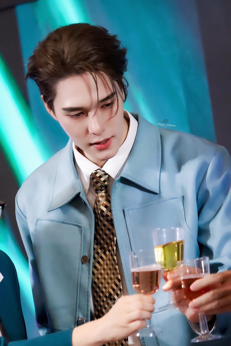 piggy_milktea's tweet photo. Cheers!🥂  @Hirunkit_

NANI JOINS RGBLED BIRTHDAY

#HisenseRGBMiniLEDxNani
#hirunkit_ https://t.co/IBEVzXIanP