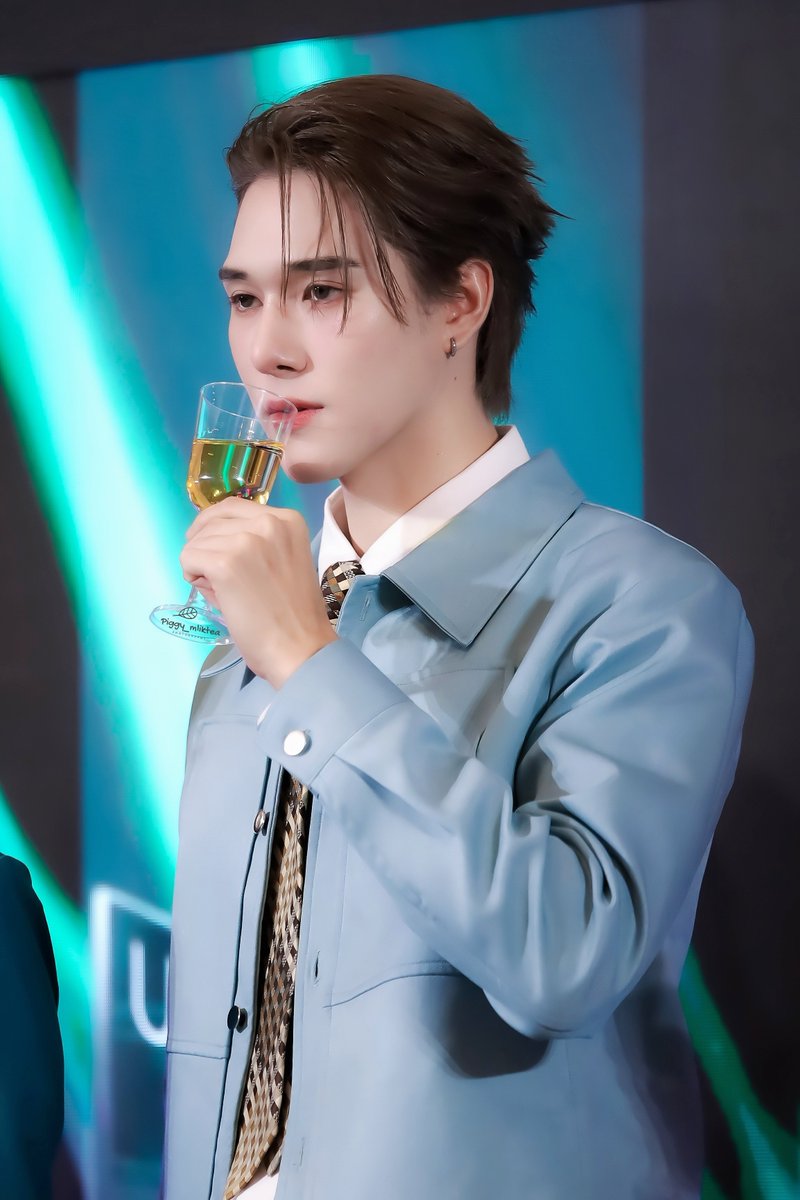 piggy_milktea's tweet photo. Cheers!🥂  @Hirunkit_

NANI JOINS RGBLED BIRTHDAY

#HisenseRGBMiniLEDxNani
#hirunkit_ https://t.co/IBEVzXIanP