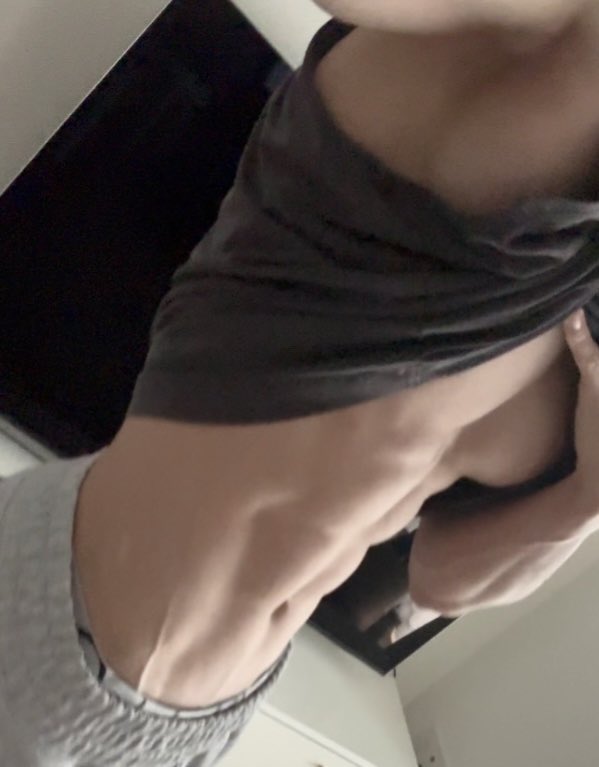 thechaosmenace's tweet photo. thirst  trap  of  the  day ! https://t.co/hdBRLdvo2d
