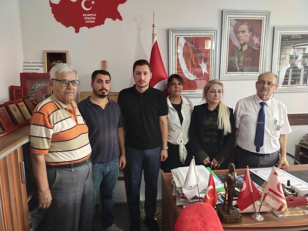 hilalinyildizi's tweet photo. Zafer Partisi İskenderun İlçe Başkanlığı olarak;

🇹🇷Önce İskenderun Şehit ve Gazi Aileleri Derneği Başkanı Sayın Fevzi Mercanoğlu’nu,

🇹🇷Sonrasında İskenderun Kıbrıs Gazileri Derneği Başkanı Sayın Neşet Turan’ı ziyaret ettik.

Şehitlerimizin aziz hatıraları, gazilerimizin emanetleri ve İskenderun’un gündemi üzerine görüş alışverişinde bulunduk.

Nazik ev sahiplikleri için kendilerine teşekkür ediyor; aziz şehitlerimizi rahmetle, kahraman gazilerimizi minnet ve saygıyla anıyoruz.🇹🇷
@umitozdag 
@SerhatTABANCA 
@zaferpartihty 
@zaferisk