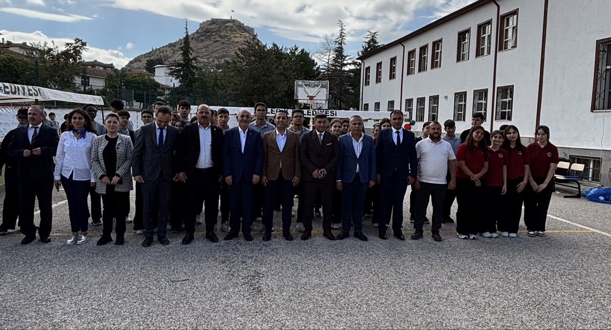 Kalecikilcemem's tweet photo. 🇵🇸 Gazze halkıyla dayanışma amacıyla Kalecik Anadolu Lisesinde kermes düzenlendi.

Kermesimize İlçe Millî Eğitim Müdürümüz Sayın Emrah Gündüz de katıldı.

Emeği geçen öğretmen, öğrenci ve velilerimize teşekkür ederiz.

@tcmeb @MemAnkara @MltAnk0644 
#gazze https://t.co/mtmBAc2R8k