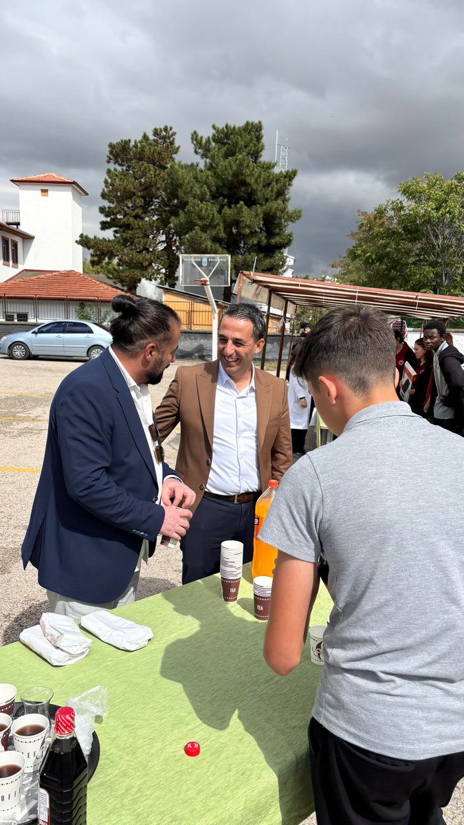 Kalecikilcemem's tweet photo. 🇵🇸 Gazze halkıyla dayanışma amacıyla Kalecik Anadolu Lisesinde kermes düzenlendi.

Kermesimize İlçe Millî Eğitim Müdürümüz Sayın Emrah Gündüz de katıldı.

Emeği geçen öğretmen, öğrenci ve velilerimize teşekkür ederiz.

@tcmeb @MemAnkara @MltAnk0644 
#gazze https://t.co/mtmBAc2R8k