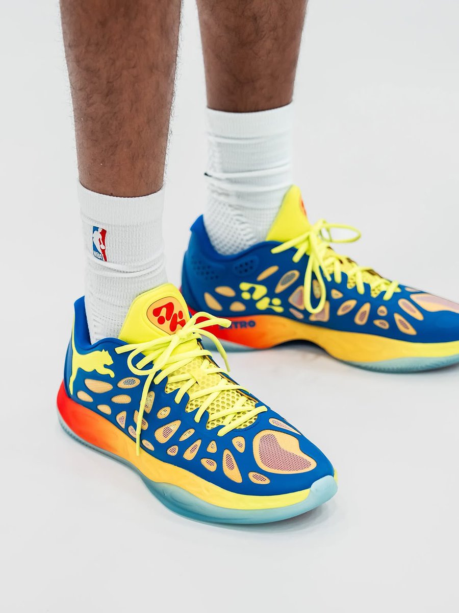 nicekicks's tweet photo. FIRST LOOK 👀

Tyrese Haliburton unveils his second PUMA signature sneaker, the Hali 2, at Media Day 🔥 https://t.co/zkHdDZBeYH