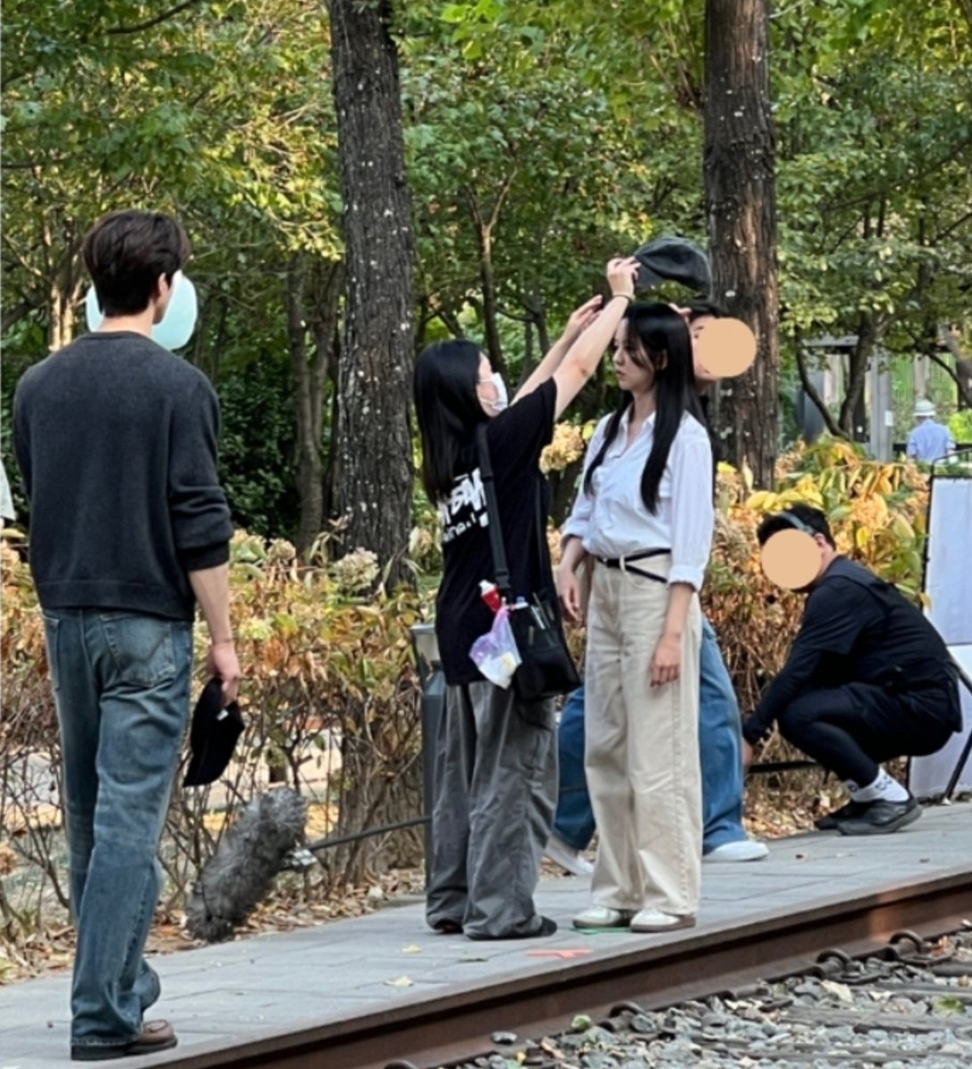 now_love_'s tweet photo. 숲길같은곳에 있으면 당연히 선오조조 생각나죠,.....................
선오조조 시간이 계속 흐른것같댜,,, https://t.co/c99mnlSNV4