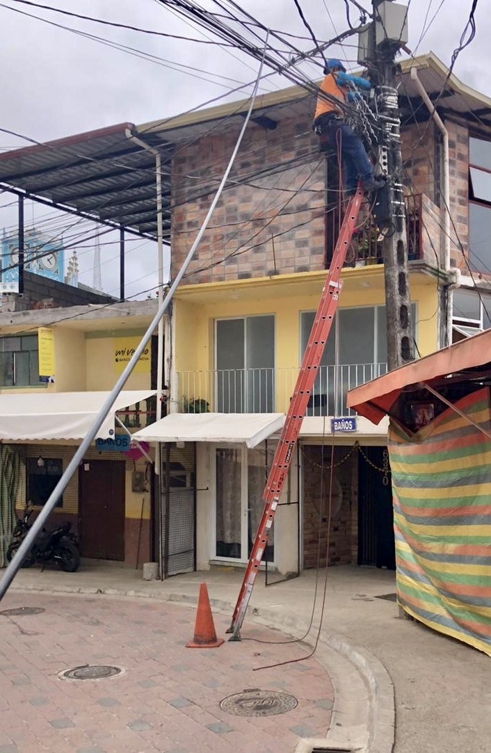 CNTinforma's tweet photo. #Loja | 88 familias de la parroquia El Cisne ya cuentan con la red de fibra óptica de @CNT_EC, como parte de los nuevos despliegues que la Corporación ejecuta para ampliar la conectividad en el sur del país. 🇪🇨🛜 https://t.co/Mx9cJcGKhI