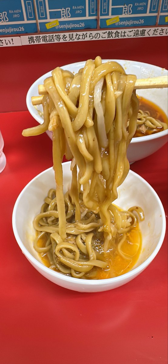 Magata27559's tweet photo. #2026年252杯目
#ラーメン二郎千住大橋駅前店
#先週分遡り投稿
#２度目挑戦の小豚
#生玉子はここではマスト
#なぜならスープがしょっぱ美味過ぎだから
#ヤサイニンニクアブララーユ
#千住大橋ラーメン
#平日営業のみのハードル
#足立区ラーメン https://t.co/qu6pVakGph