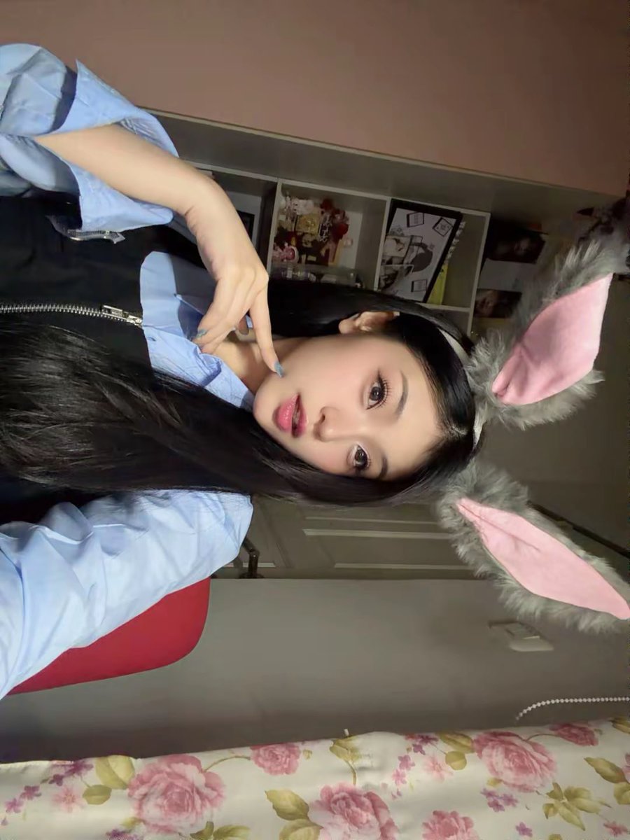 Y_CynthiaJKT48's tweet photo. Rabbit officer on duty 🐰 mana sini yang berani bikin MARAH nanti aku tangkap 😠😤 https://t.co/f7VjU6Dhbe