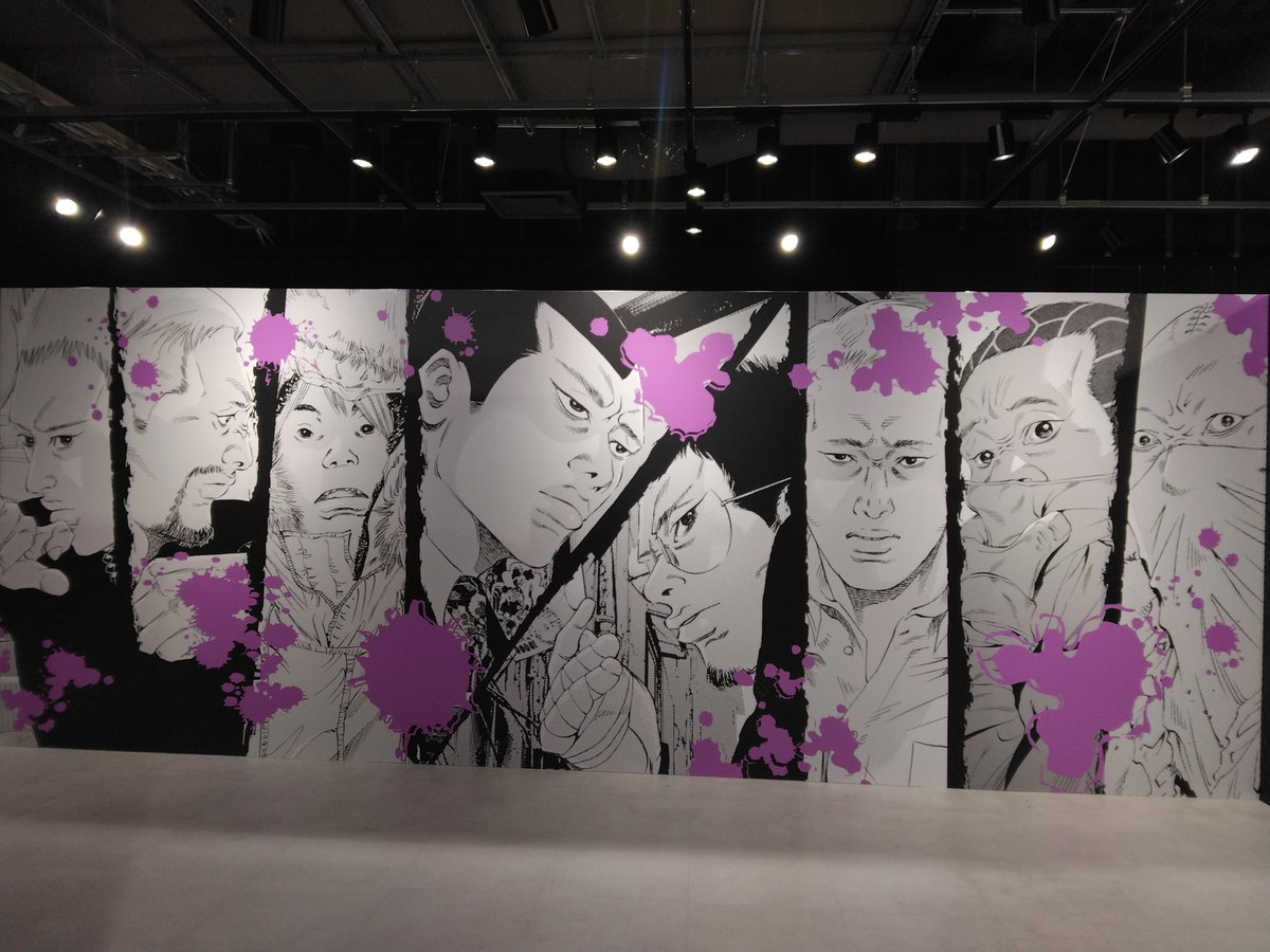 cei_8's tweet photo. 闇金ウシジマくん　20周年記念原画展～有楽町

等身大ウシジマくんも、原画も背景の細部も凄かった。今回見たかったその後の物語 エザキくん は予想外のサイズで誰も居ないタイミング！まるで異空間ｗ 目まいがするほどじっくり見られてなんだかそこに存在してるかのようで最高でした😢　本で欲しい。 https://t.co/c957NjD6RK