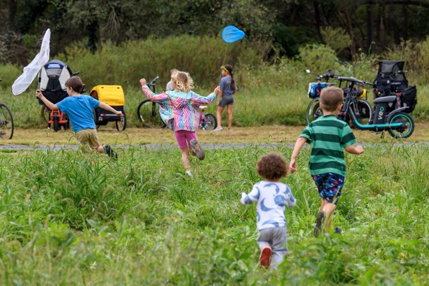 DOEE_DC's tweet photo. October 17th‼🛶🦋🌳🌷🌞

1) Get to Kingman Island ✅
2) Walk over to our Sustainable DC table ✅
3) Immerse yourself in collage art before enjoying over a dozen other activities at Kingman Island Friends &amp; Family Day! ✅

🔗Register at link in bio OR  https://t.co/Qx2WNA1vNS https://t.co/0oaiOHJhM9