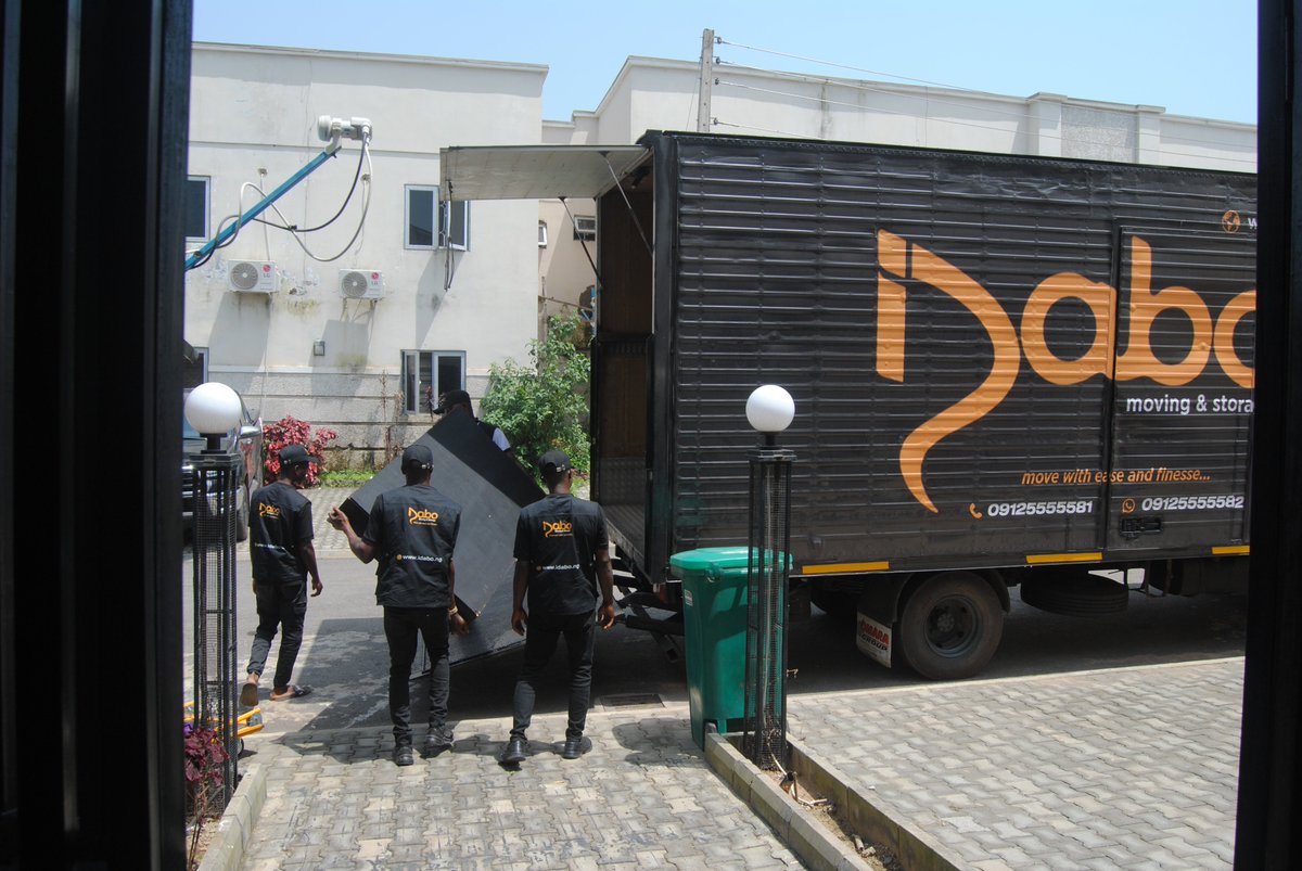 IdaboMoving's tweet photo. A little glimpse of what goes on behind the scenes at IDABO! From careful packing to the heavy lifting, every move takes teamwork, dedication, and attention to detail.
#abuja #lagos #behindthescene #movingcompany #idabong https://t.co/Va4mrPsNNQ