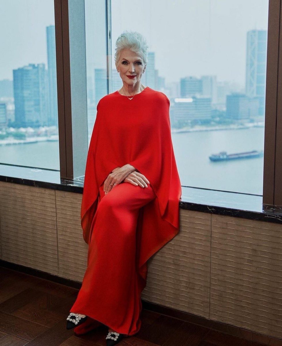 realmaye_04's tweet photo. I think I look more beautiful in red💃! https://t.co/wGtZnZbsQV