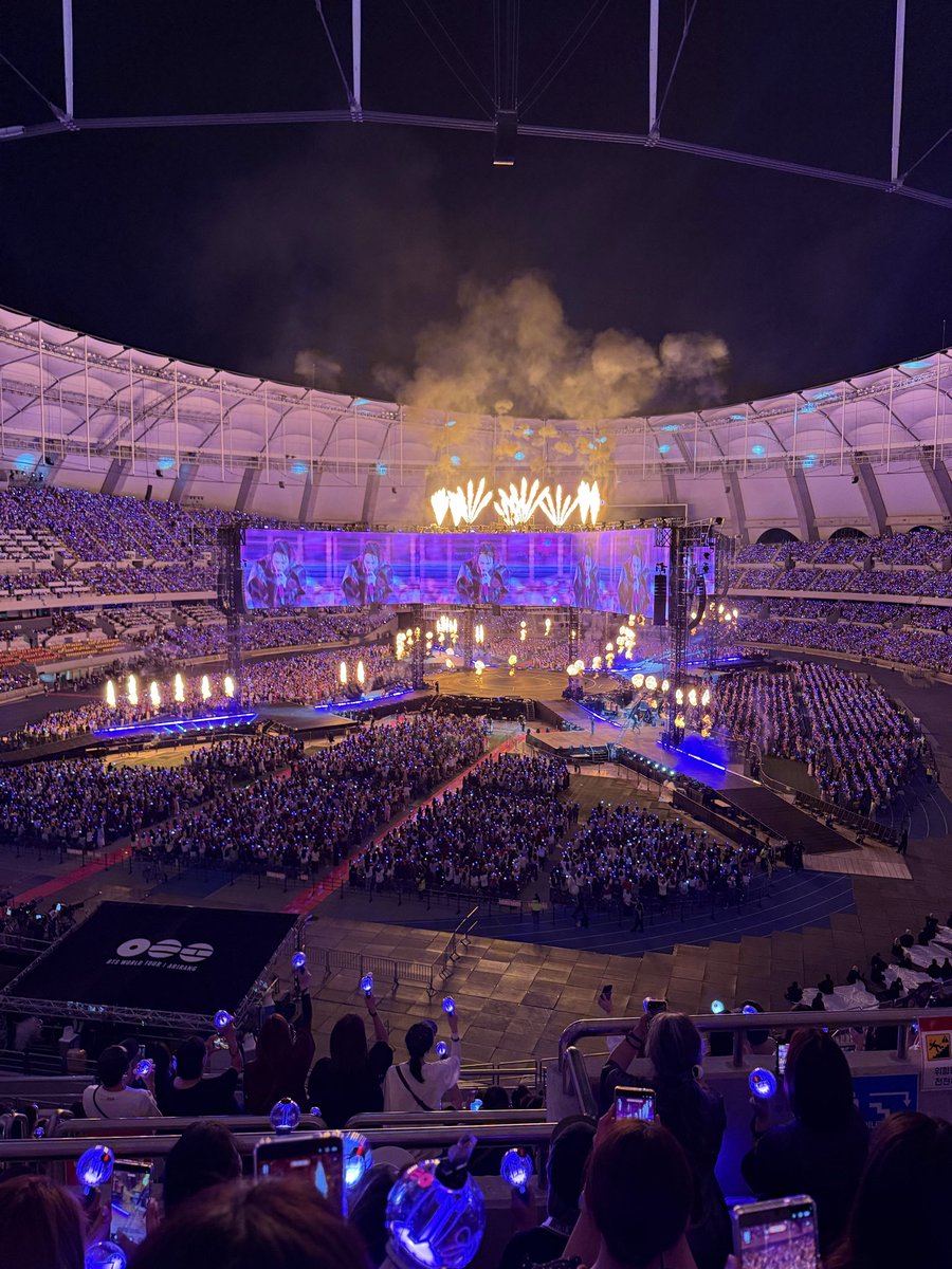 royuuuul79's tweet photo. 부콘이 끝난지 벌써 4개월이 되어간다. 세상에…. 시간이 참 빠르네. #ARIASBTS https://t.co/60FX8IfNjB