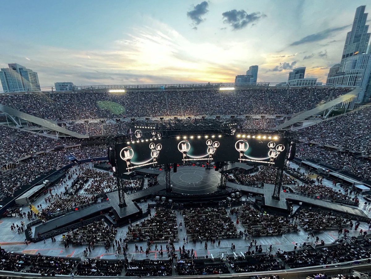 janawithluv's tweet photo. it’s the 28th, but not august 28th 😭 https://t.co/HAyrgq0ze4