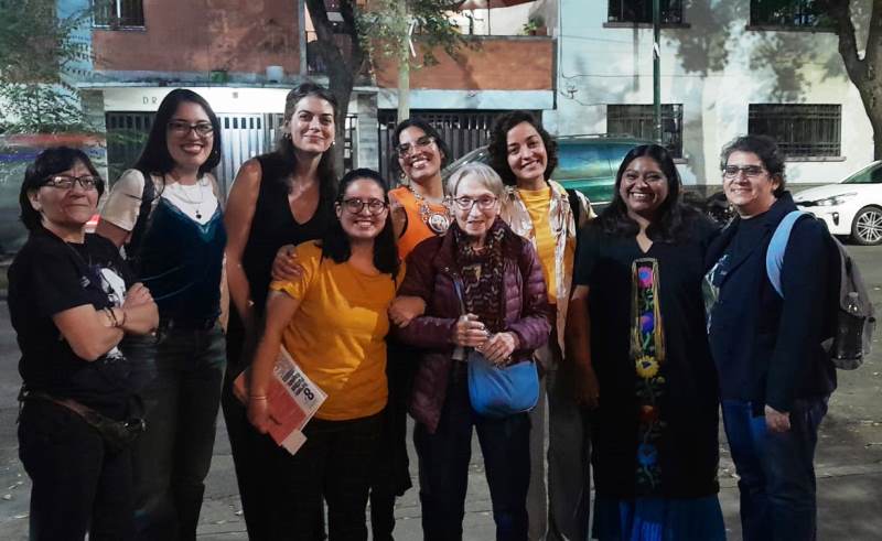 lesvoz's tweet photo. Siempre un éxito la presentación y la única organización lesbofeminista radical en una feria de libros "generista".
Agradecemos a todas las que nos acompañaron y adquirieron libros para seguir la Revolucion lesbiana feminista radical.
Fotografías de Lesvoz y Yadira del Mar... https://t.co/HjxKMoZHMx