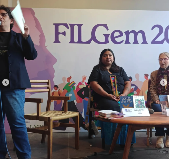lesvoz's tweet photo. Siempre un éxito la presentación y la única organización lesbofeminista radical en una feria de libros "generista".
Agradecemos a todas las que nos acompañaron y adquirieron libros para seguir la Revolucion lesbiana feminista radical.
Fotografías de Lesvoz y Yadira del Mar... https://t.co/HjxKMoZHMx