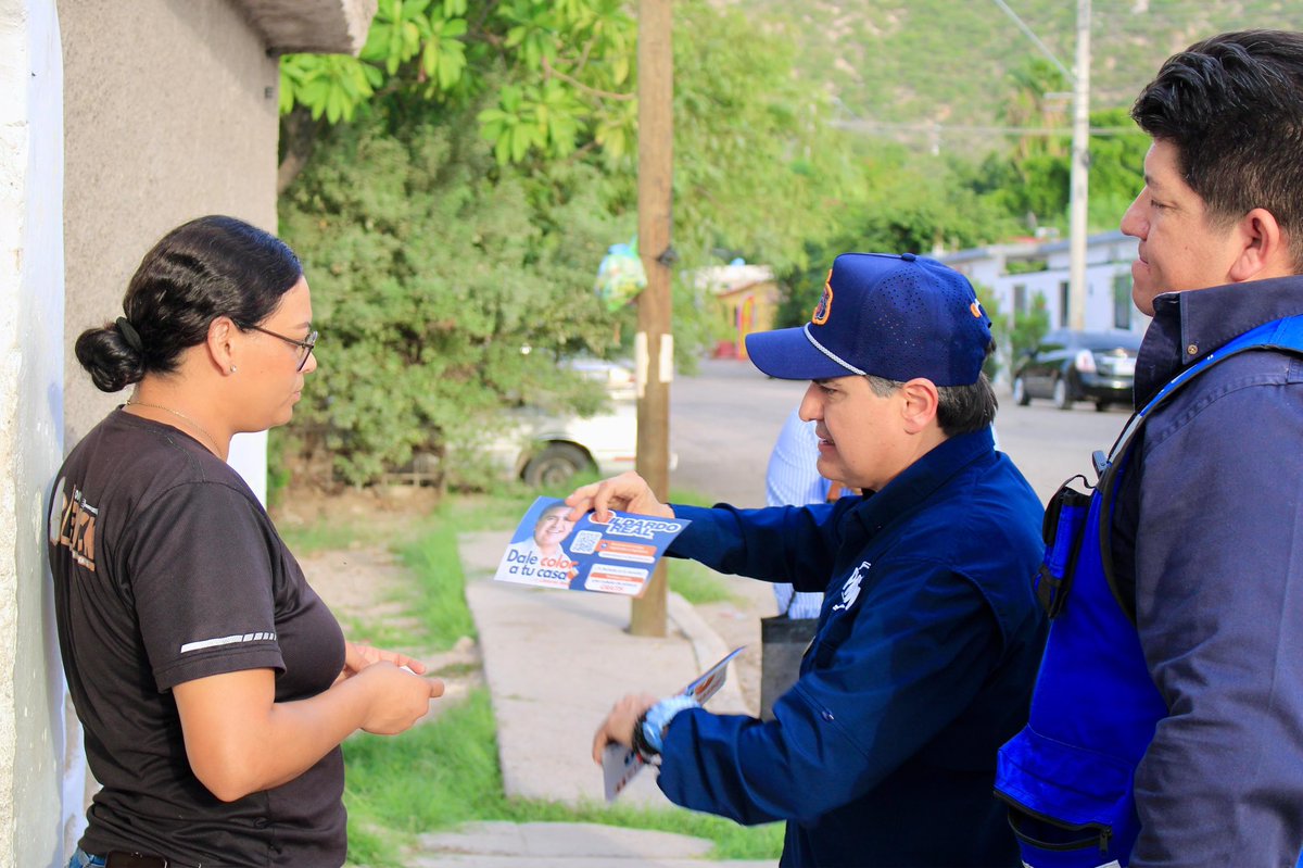 GildardoReal's tweet photo. Hermosillo ha avanzado y hay mucho que cuidar. Y para saber cómo seguir avanzando, hay que estar cerca de la gente.

Por eso seguimos caminando y escuchando. Hoy tocó estar con las familias de la colonia Tiro al Blanco. 🤝

Lo que funciona se cuida y sobre esa base seguimos avanzando.

#LaHNosUne #DefendamosLaH