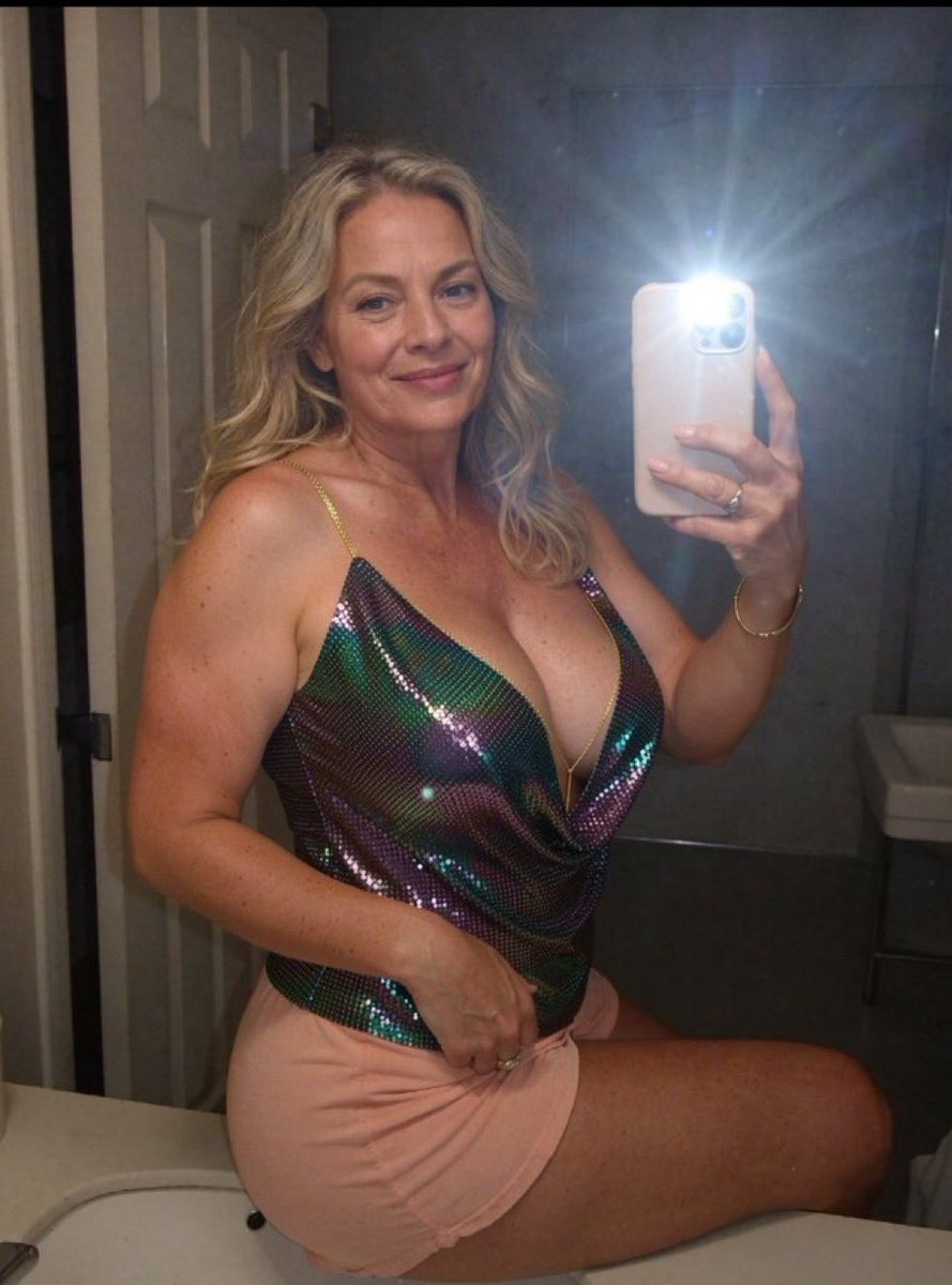 Anneliese87171's tweet photo. Describe my 59yo chubby body in one word…don’t be mean https://t.co/QRHM7UTKIl