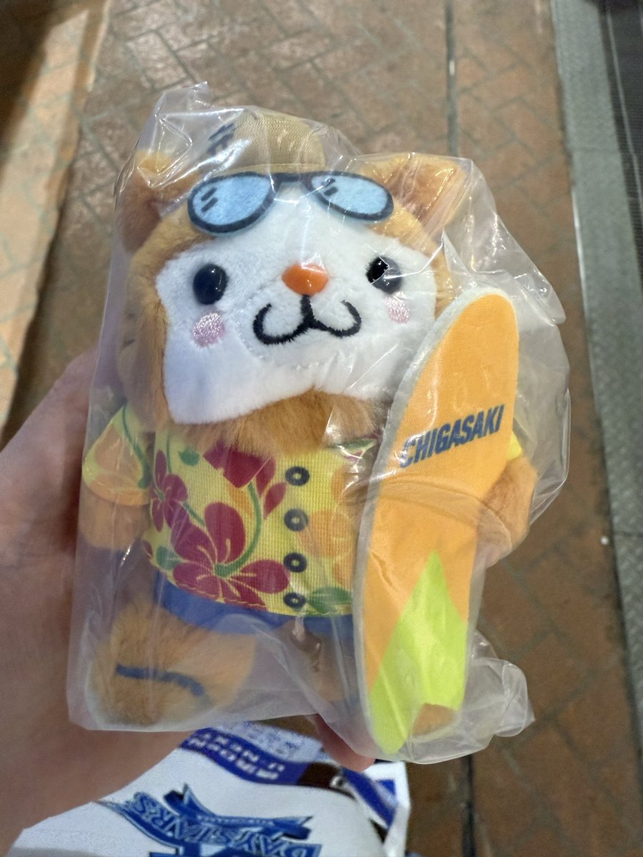 da_da1730's tweet photo. 普段こういうの買わないんだけど買ってしまった😂
生まれも住んでるところも茅���崎市ではないのですがこのスターマンにやられ���した🤣 https://t.co/lWuZCcmpKW
