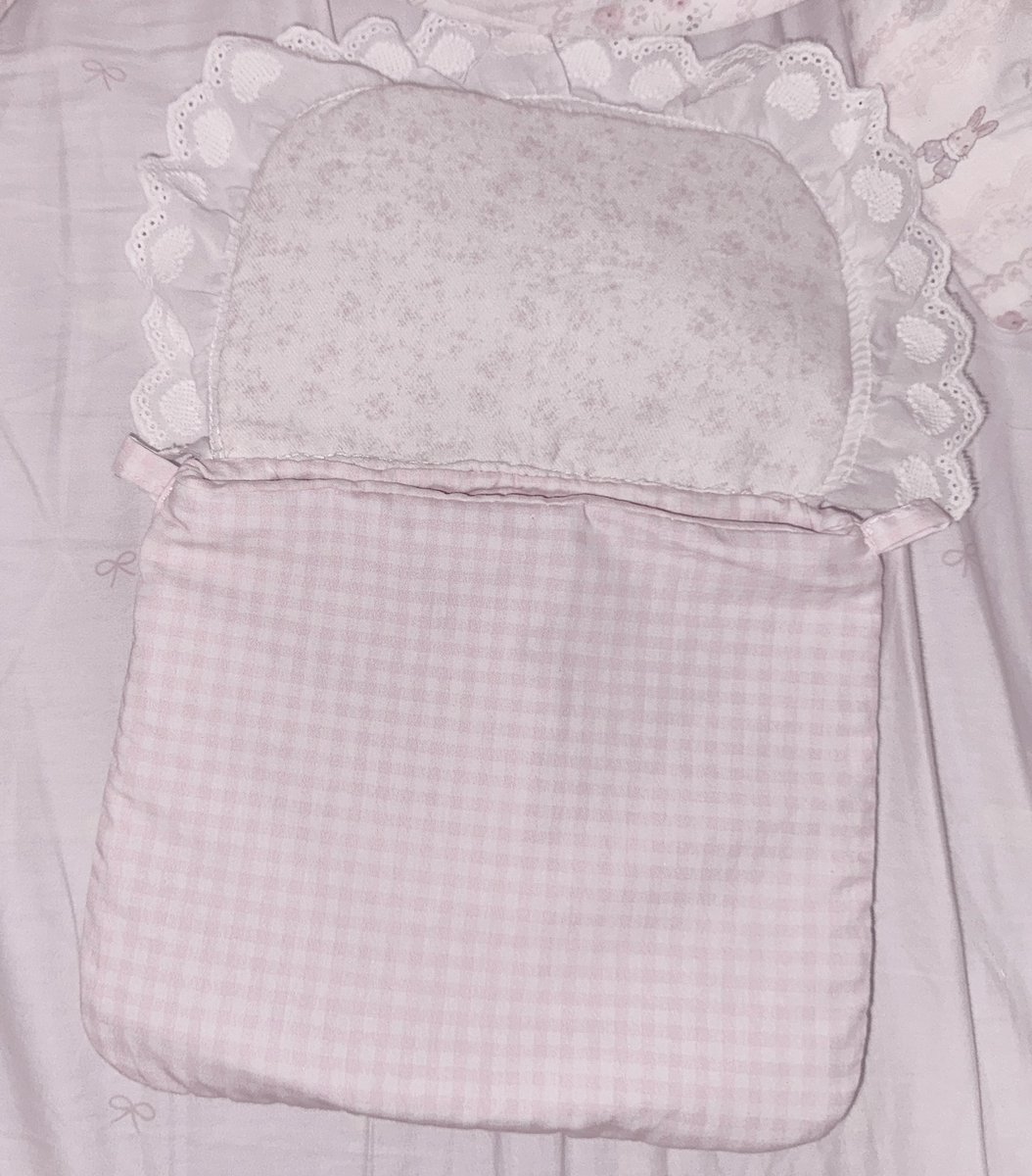 melliyu_'s tweet photo. やっと完成した……ミシンが使えない状態でバッグを作るの、本当に大変だった𐔌՞•̥ · •̥՞𐦯 https://t.co/omvPnpRTr0