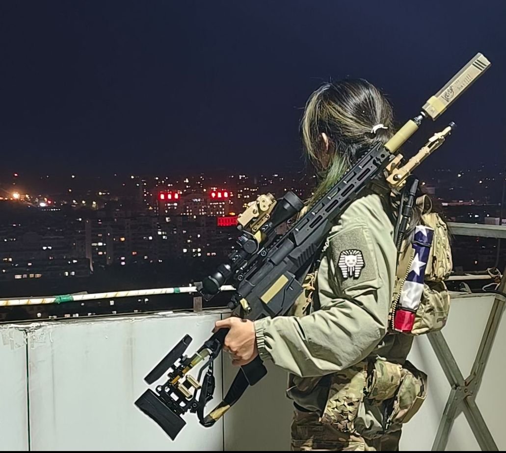 XingYi_X's tweet photo. Enjoying the view from the rooftop https://t.co/hLaqHoyCLD